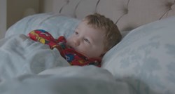 Dvogodišnji dječak je zvijezda jedine božićne reklame koju trebate vidjeti